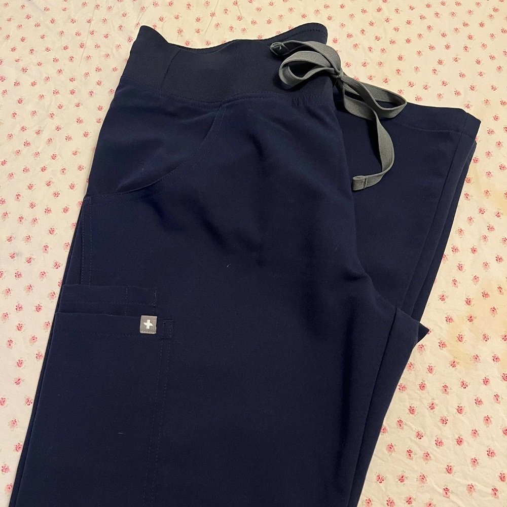 Figs navy Kades size small petite